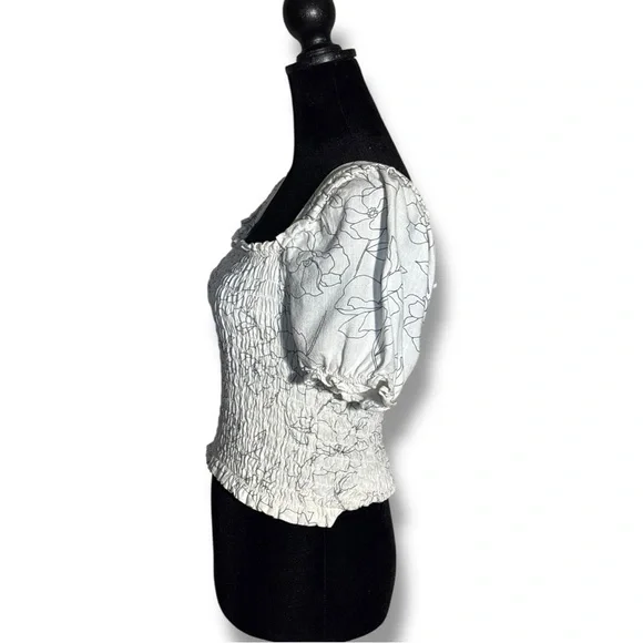 Monteau Los Angles White & Black Floral Line Pattern Puff Sleeves Smocked Blouse - Picture 5 of 16